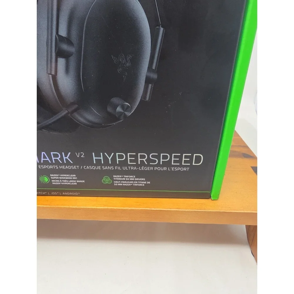 Razer BlackShark V2 HyperSpeed Wireless Gaming Headset THX Spatial Audio Sealed